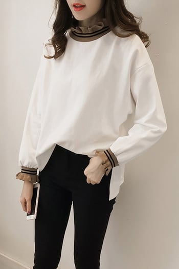 Κομψή μπλούζα με μακριά μανίκια με βολάν σε λευκό και μαύρο