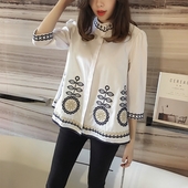 Πολύ όμορφη και ευγενική κυρίες πουκάμισο με κεντημένο στοιχεία σχετικά με το