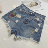 Σύγχρονη κυρίες σύντομο παντελόνι τζιν με κροσσών στα πόδια