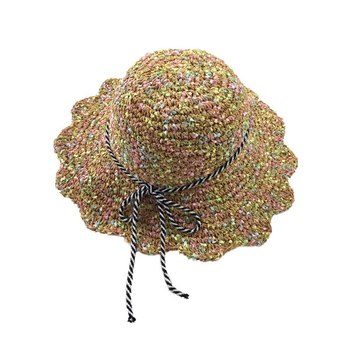 αναδιπλούμενο ψάθινο καπέλο στην παραλία των γυναικών σε διάφορα χρώματα