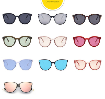 Μεγάλη κυρίες μοντέρνα γυαλιά ηλίου σε πολλά χρώματα