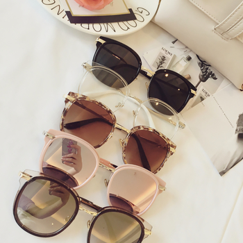 Стилни дамски слънчеви очила - различни модели