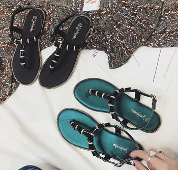 Летни дамски сандали в два стилни цвята