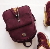 Σακίδιο σε τρία διαφορετικά χρώματα