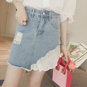 τζιν φούστα της Γυναίκας με υπέροχη δαντέλα στην πλάτη