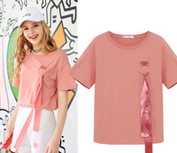 Μπλούζες με κοντό μανίκι και δαχτυλίδι με κορδέλα κρέμονται