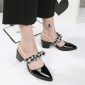 Ежедневни дамски лачени обувки с много красива раирана панделка