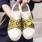 Πολύ άνετα γυναικεία μοκασίνια σε μαύρο και άσπρο χρώμα