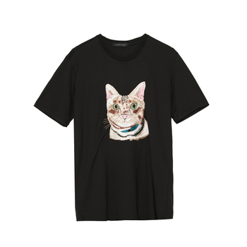 πουκάμισο Casual των ανδρών με ένα πολύ ενδιαφέρον και όμορφο κέντημα μιας γάτας