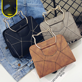 Μια μεγάλη τσάντα σε τρία χρώματα