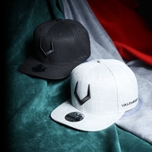 Μεγάλη unisex καπέλο με ένα ευθύ χείλος