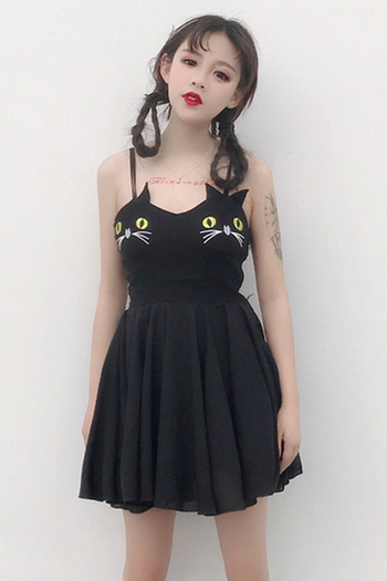 Дамска черна къса рокличка с бродерия котенца на бюста