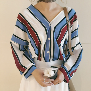 Дамска шармантна блуза с дълъг ръкав и V-образно деколте