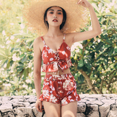 Актуален дамски комплект с флорални мотиви