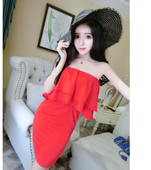 Μεγάλη κυρίες μικρό κόκκινο αμάνικο φόρεμα