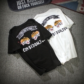 Блуза с къс ръкав в черно и бяло с интересна щампа