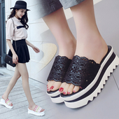 Ежедневни дамски чехли на платформа в бял и черен цвят