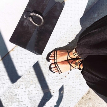 Стилни дамски сандали с метална каишка в черен цвят
