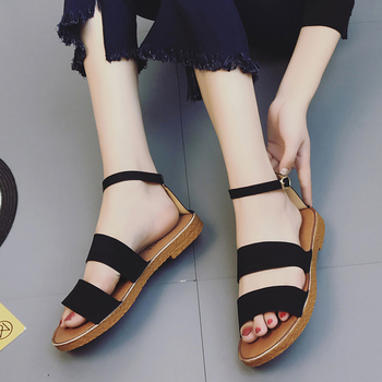Стилни ежедневни дамски сандали в черен и бежов цвят с дебели каишки