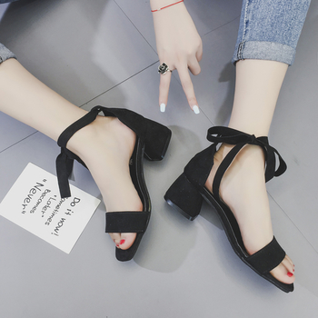 Стилни дамски сандали с дебел ток с каишка и връзки в черен и кафяв цвят