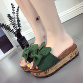 Γυναικείες παντόφλες σε πλατφόρμα σε  σε πράσινο, μαύρο και μπεζ με κορδέλα και αυτιά