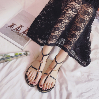 Стилни дамски сандали през пръст с метални елементи в черен и златист цвят