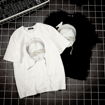 Много интересна мъжка блузка с щампа в черно и бяло