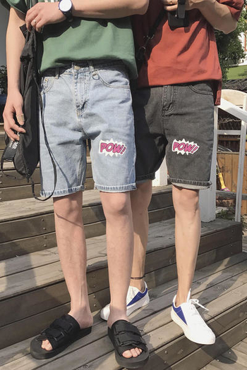 Мъжки къси дънкови панталони в два цвята със свежа апликацийка