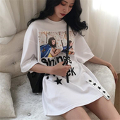 Стилен дамски блузон в бял и черен цвят с изображения и надпис