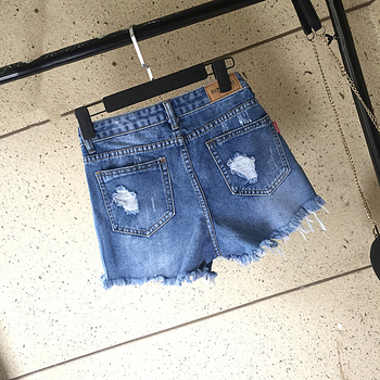 Стилни къси дънкови панталони с бродерия