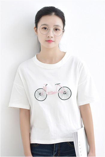 Ежедневна дамска тениска с къс ръкав и бродирано колело