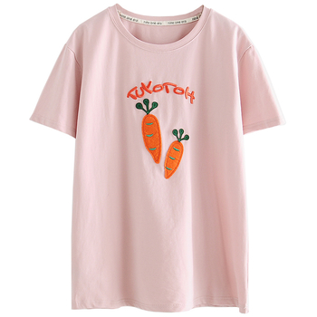 Много свежа летна дамска блузка с интересна апликация-морковче
