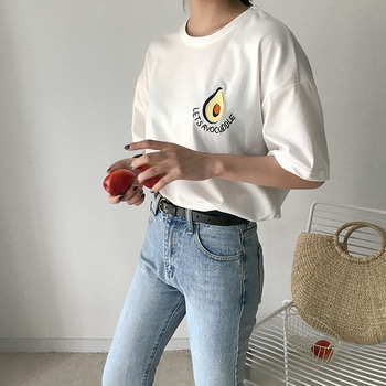Свежа дамска тениска с къс ръкав и апликация в два цвята