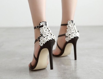 Елегантни дамски сандали на висок ток с декорация