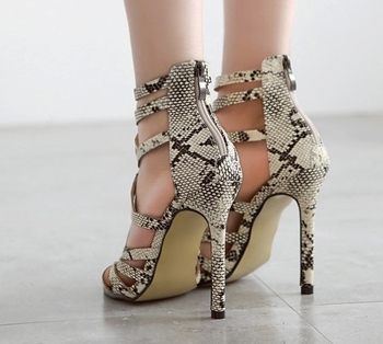 Елегантни дамски сандали на ток, имитация на змийска кожа
