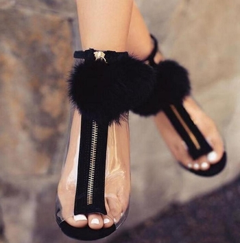 Елегантни дамски сандали с пух на токче , в черен цвят