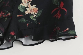 Φρέσκα κυρίες παντελόνι σε μαύρο χρώμα με floral Moville