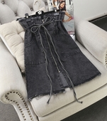 Дамска пола с връзки и дълъг цип в тъмен цвят