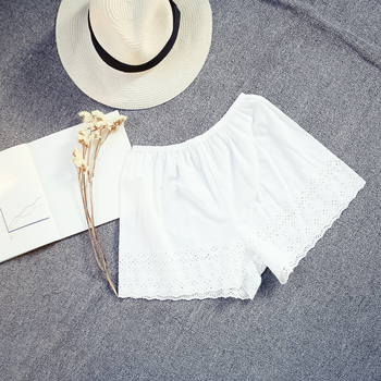 Къси ластични дамски панталони с детайли с дантела в бял и черен цвят