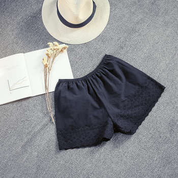 Къси ластични дамски панталони с детайли с дантела в бял и черен цвят