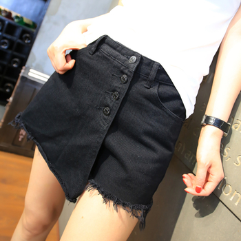 Къси дамски панталони-пола в черен цвят с висока талия 
