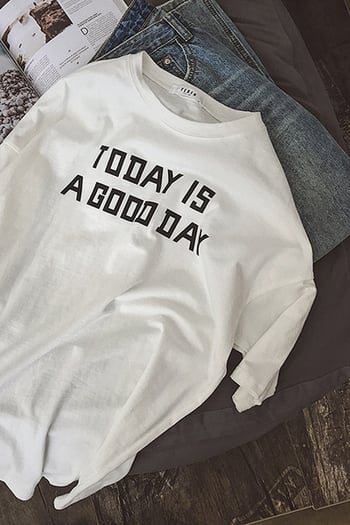 shirt Κομψό καθαρό ανδρών μονόχρωμη με κοντά μανίκια και μια ενδιαφέρουσα επιγραφή - 3tsvyata