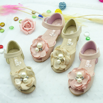 Сладки детски сандали за момичета с красива декорация в бежов и розов цвят