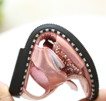 Лъскави детски сандали с 3D ушички в розов, черен и сребърен цвят