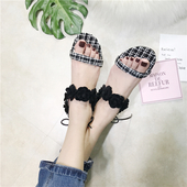 Κομψό κυρίες σανδάλια κουτί με λουλούδια