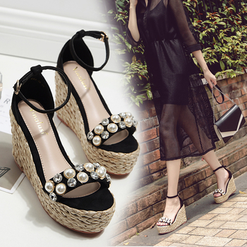 Модерни дамски сандали на платформа с декорация перли и камъни