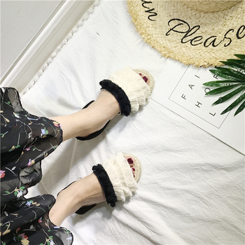 Бохемски дамски сандали с пискюли в черно-бял цвят