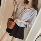 Λεπτό καλοκαίρι κυρίες πουκάμισο με ανοιχτό γιακά και φαρδιά μανίκια