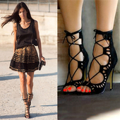 Κομψό κυρίες σανδάλια με συνδέσεις ηλεκτρικού ρεύματος, μαύρο και μπεζ