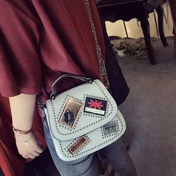Уникална дамска чанта с нитове - ръчна и с верижка , различни цветове